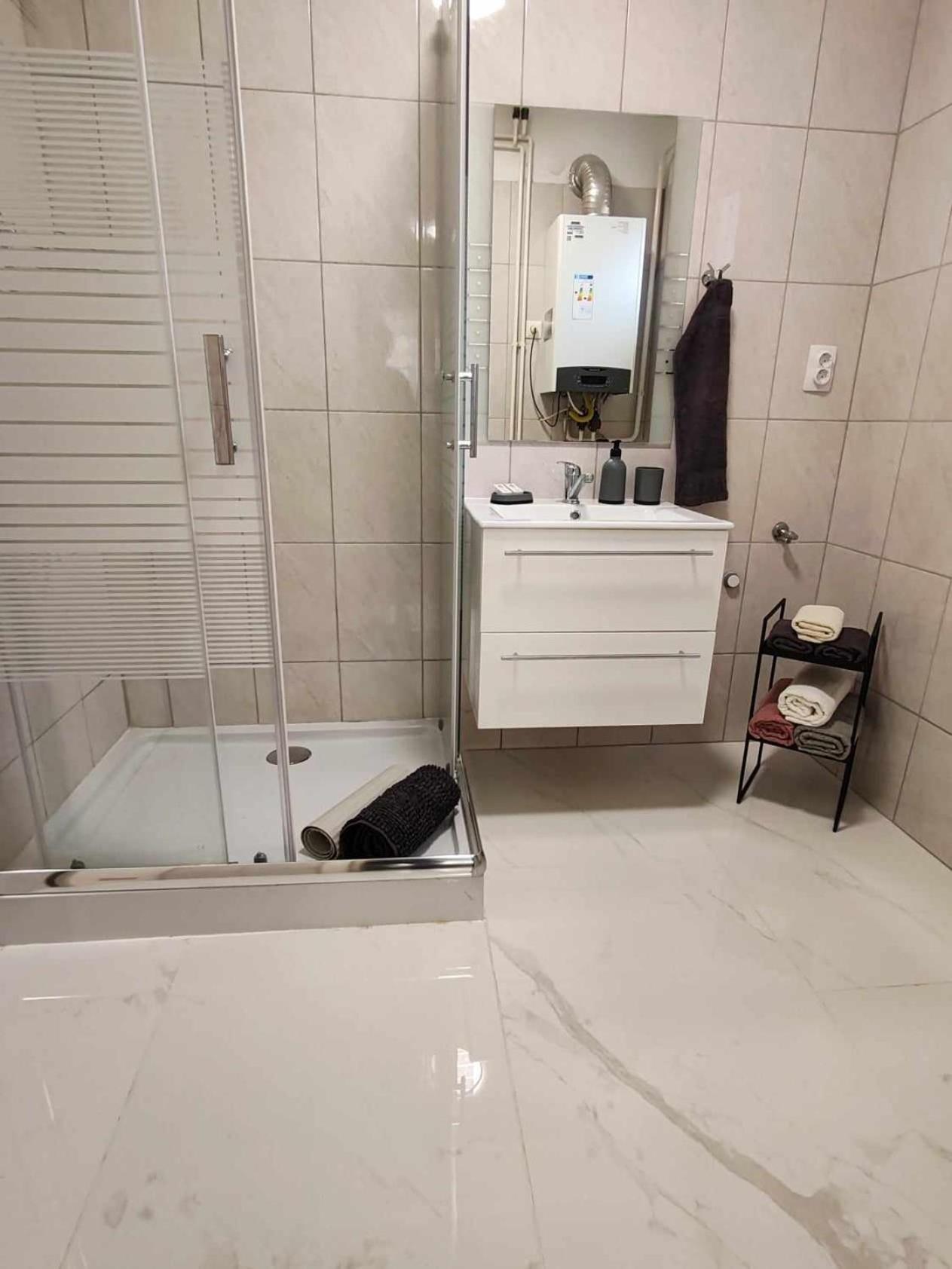 To Apartman Gunarasfuerdo Домбовар Экстерьер фото